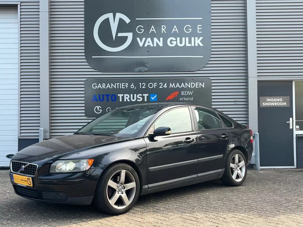 Volvo S40 2.4 Elite 140PK Clima,Cruise,Trekhaak,Radio/CdSpeler,Armsteun,Pdc,Lmv,Dstc,Nap,ElektrischeRuiten,APKtot11.03.2026,