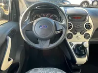 Ford Ka 1.2 Trend 69PK Airco,ElektrRamen+Spiegels,Lmv,Radio/Cd-Speler,Boordcomputer. Foto