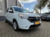 Dacia Dokker 1.2 TCe 116PK Airco,Cruise,Parkeersensor,Isofix,ElektrRamen+Spiegels,Bluetooth,Dakrails,Stuurbediening. Foto