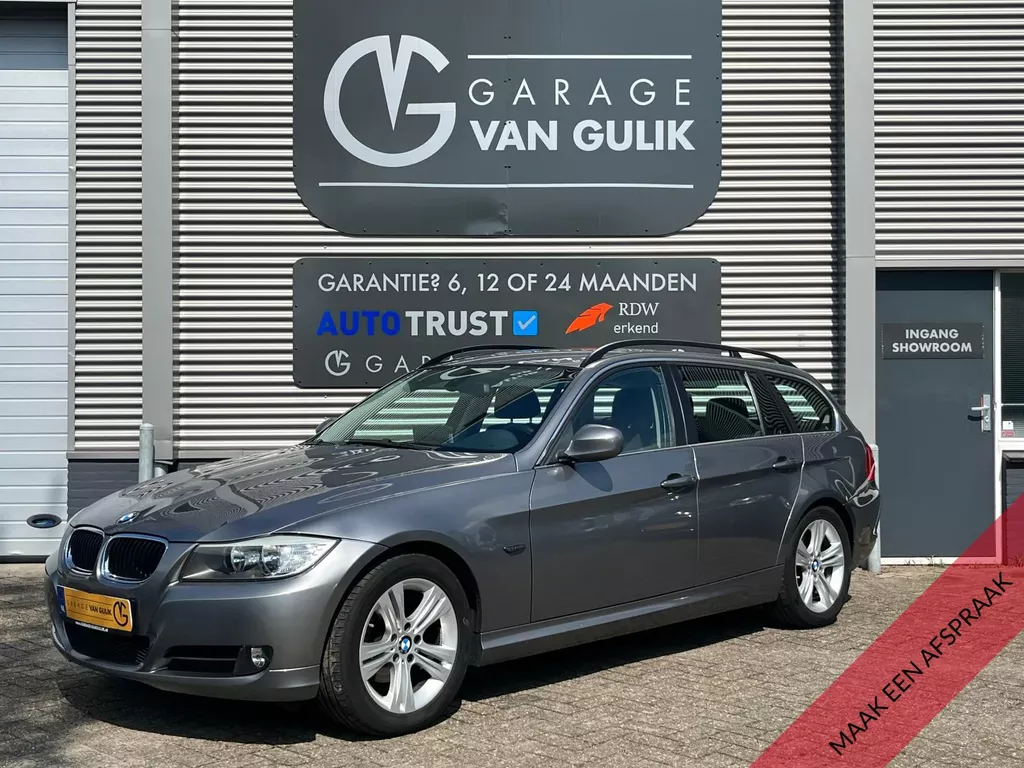 BMW 3 Serie Touring 318i 143PK AUTOMAAT Navi,Clima,Cruise,Stoelverw.,Pdc,Isofix,Dakrail,CarPlaySysteem,Mistlampen,Facelift,Stuurb.,Lmv,