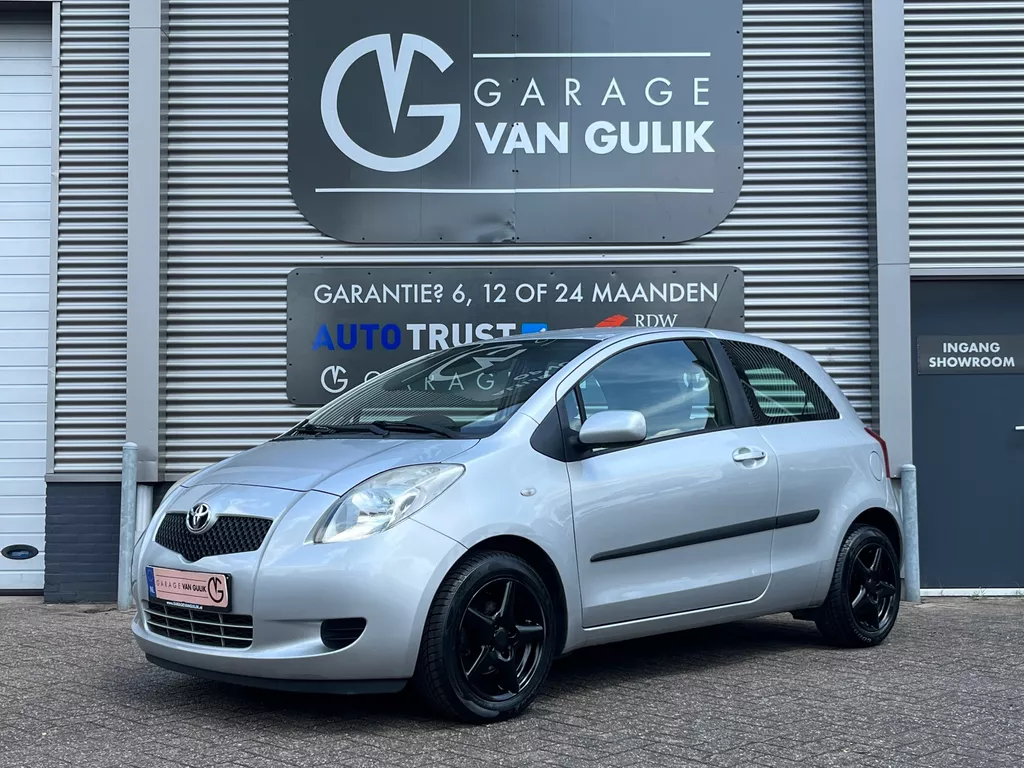 Toyota Yaris 1.3 VVTi Sol MMT AUTOMAAT Airco,Radio/CdSpeler,Isofix,LichtmetalenVelgen,Stuurb.,ElektrischeRuiten,LederenStuurwiel,