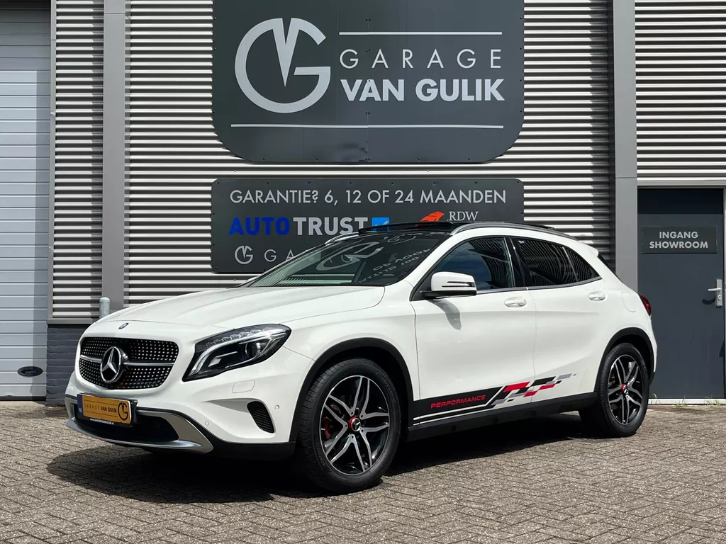 Mercedes-Benz GLA-klasse 180 122PK Airco,Navi,Panodak,Camera,PdcV+A,Stoelverw.,Lmv,Usb,Stuurb.,Leder/Stof,Xenon,Led,